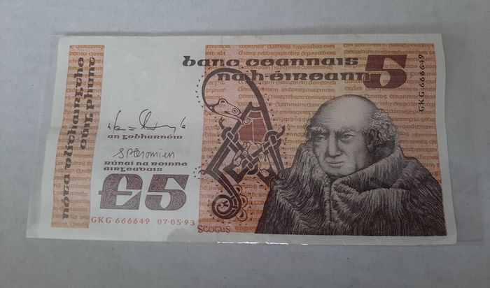 Bundle old irish bank notes