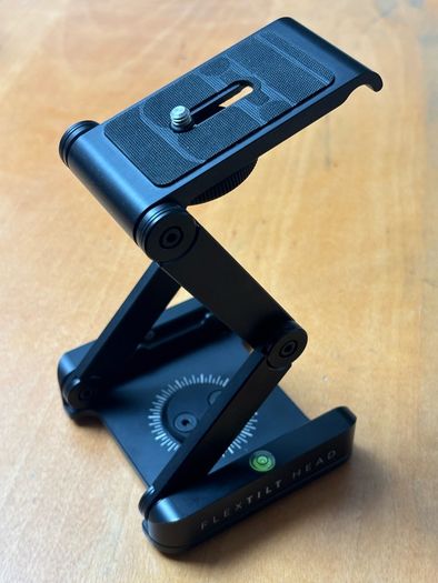 Edelkrone HeadONE, FlexTILT Head V3 Camera Mount & Tripod Head, Power Bank Newell with PB-LPE6 battery adapter.