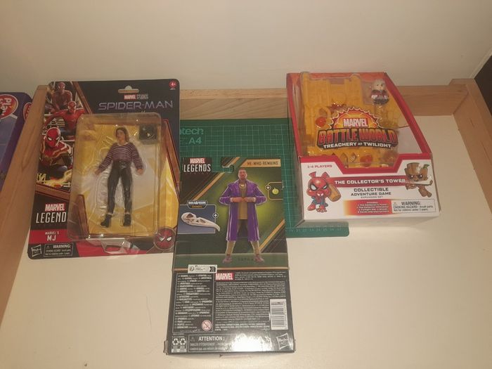 Marvel Figures and Game Set