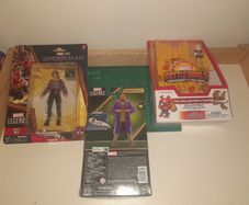 Marvel Figures and Game Set