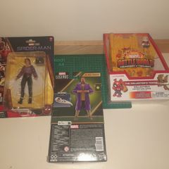 Marvel Figures and Game Set