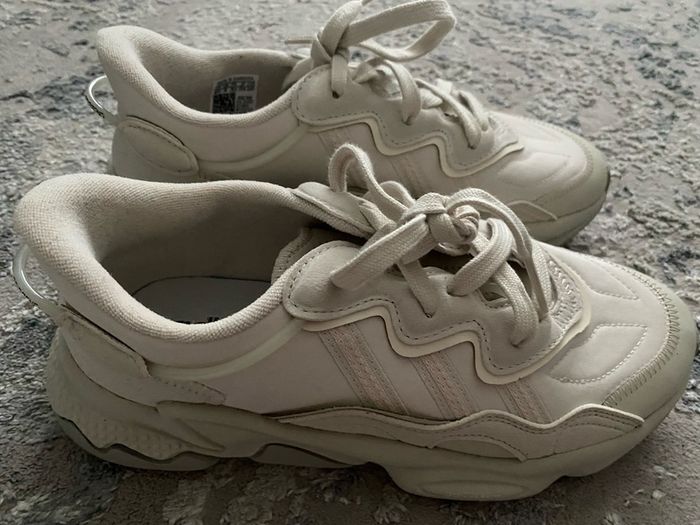 BNWT Adidas Ozweego Trainers size 6