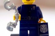 Lego CMF COL09-6: Policeman (2013) 100% Complete