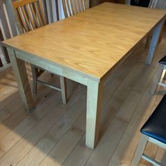 Dining table extendable