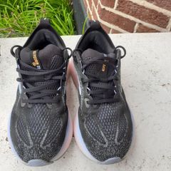 Ladies Brooks running shoes size 7.5/8
