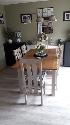 Dining table & 6 chairs