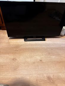 Sharpe 28 inch flat screen TV
