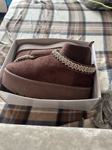 brown uggs