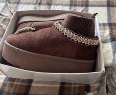 brown uggs