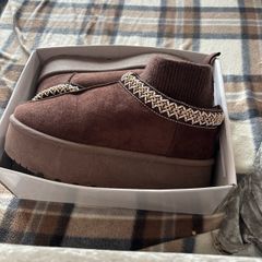 brown uggs
