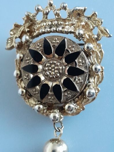 BROOCH - Vintage - Sphinx - Metal and Glass