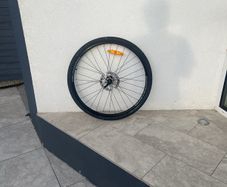 Single bike wheel