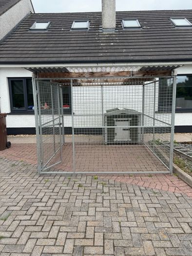 Heavy-Duty Galvanised Dog Run + Large Kennel + Roof