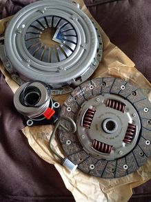 Clutch kit and slave cylinder