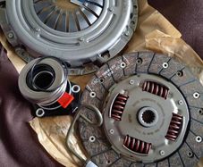 Clutch kit and slave cylinder