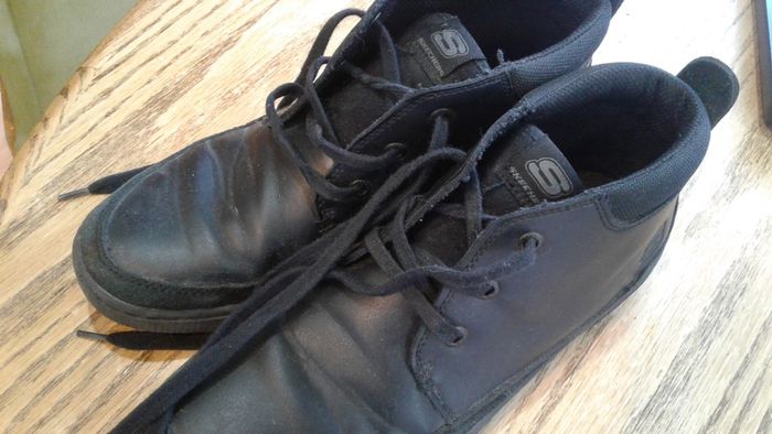 adult teenage mens size 6 skechers  school wear