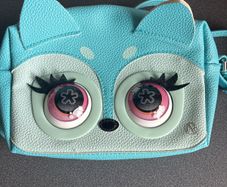Kids bag with moving eyes
