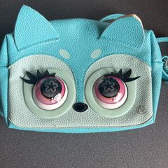 Kids bag with moving eyes