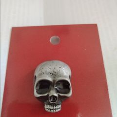 Skull Pin