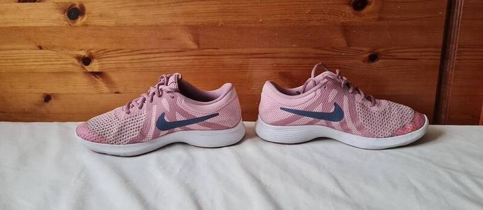 2019 nike revolution 4 pink Size 4.5 eu 37.5 in excellent condition