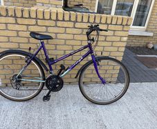 Raleigh Ladies Hybrid Bike - Purple - 18/21 Speed - Great for City / Canal