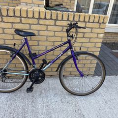 Raleigh Ladies Hybrid Bike - Purple - 18/21 Speed - Great for City / Canal