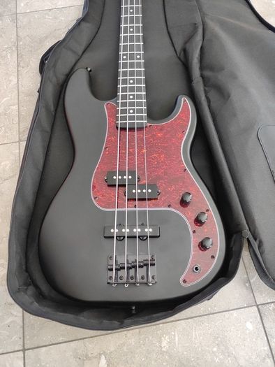 Harley Benton Bass, Amp, Bag, Tuner and Lead Bundle - Ideal for Beginners and Intermediate Players