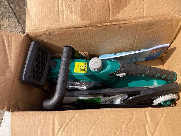 cordless chainsaw