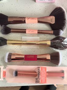 Makeup brushes new