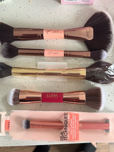 Makeup brushes new