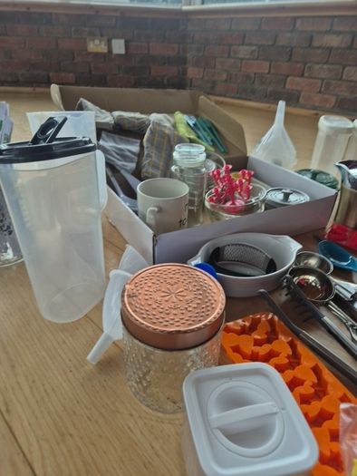 Kitchen items - bowls, serve ware, household etc.
