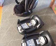 BeSafe Car Seat with Two Isofix Bases