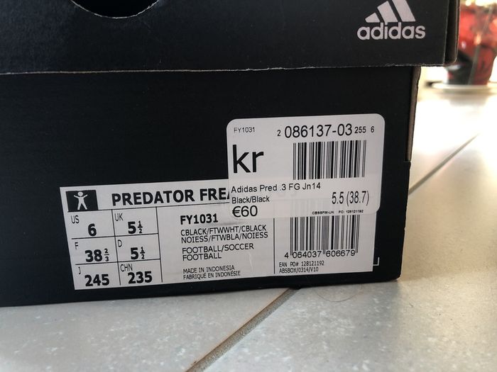 Adidas soccer boots size 5.5 NEW!!!