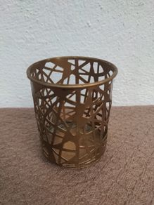 Metal tealight holder