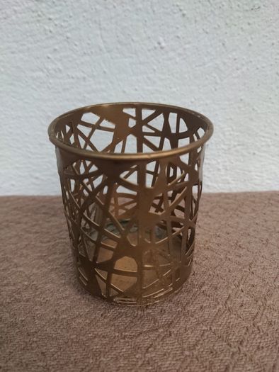 Metal tealight holder