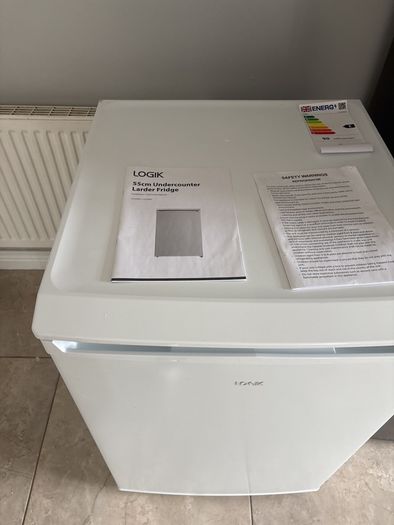 Fridge Logik under counter
