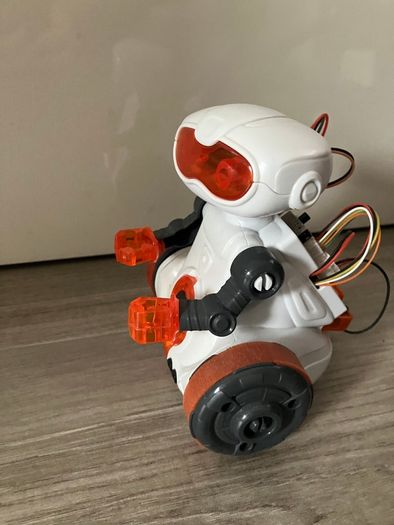 Clementoni programmable robot toy MIO the robot