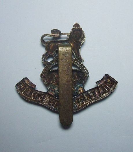 REGIMENTAL CAP BADGES (brass & bi-metal) - 8 different types (see below), militaria lot B.