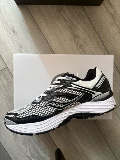 Saucony ProGrid Omni 9
