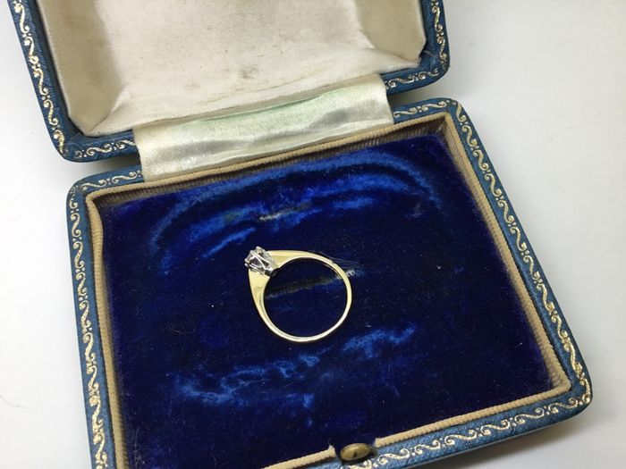 Stunning 18ct Gold .25CT Diamond Solitaire Ring. Size L 1/2