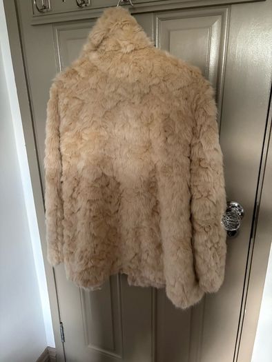 New with tags Zara faux fur in blonde