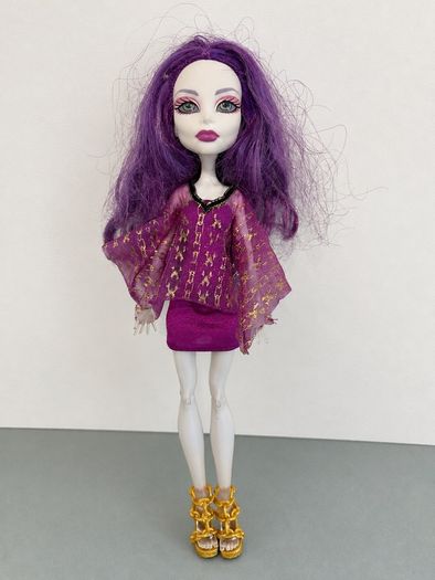 Monster High 13 Wishes Spectra Vondergeist Party Lounge Doll - Mattel 2008 First Generation