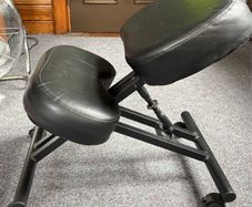 Ergonomic kneeling chair