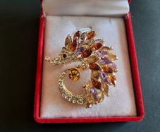 Sparkling Hedgehog Brooch Gold Tone Rhinestone Animal Pin Badge Whimsical Woodland Jewelry - Nature Lover Gift (X01)