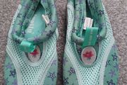 Kids swim shoes.size 10/28
