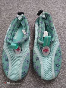 Kids swim shoes.size 10/28