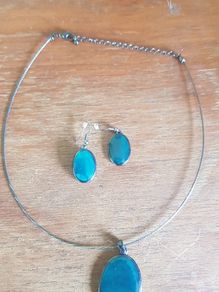 Elegant jewellery set