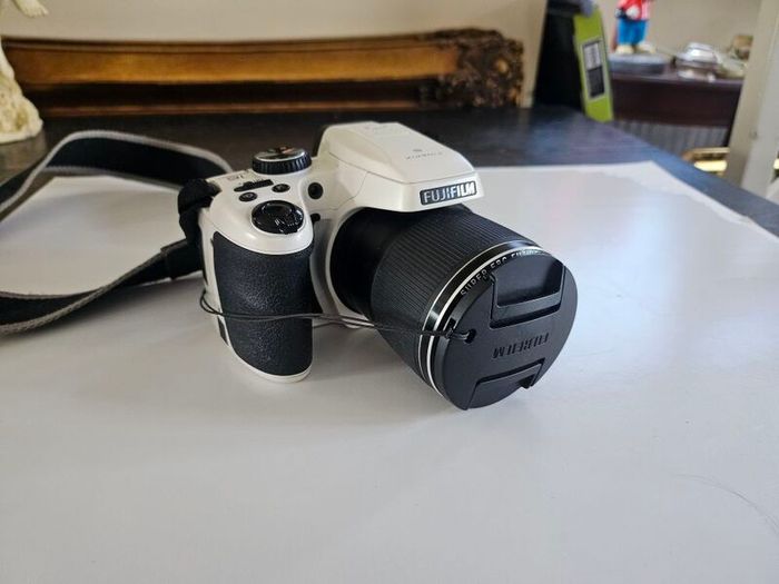 Fujifilm Finepix S8200 digital camera