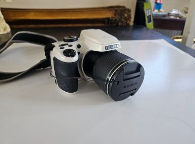 Fujifilm Finepix S8200 digital camera