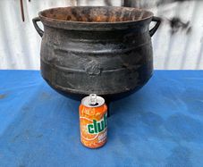 Very heavy metal skillet pot